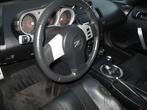 Used 2005 Nissan 350Z Grand Touring RWD image 28