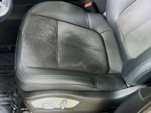 Certified 2018 Porsche Macan image 10