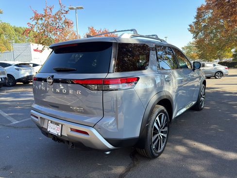 New 2025 Nissan Pathfinder Platinum image 7