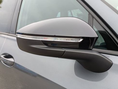 New 2026 Volkswagen Tiguan SE R-Line FWD image 12