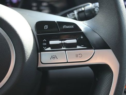 Used 2023 Hyundai Elantra SEL FWD image 14
