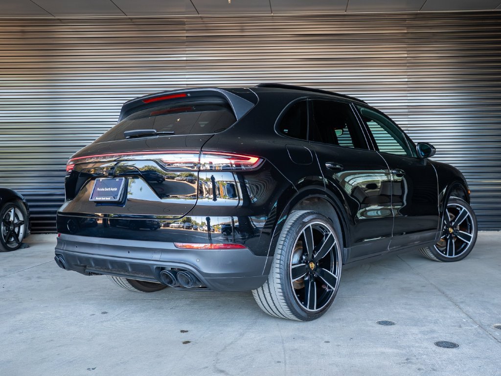 Certified 2023 Porsche Cayenne Platinum Edition AWD/4WD image 7