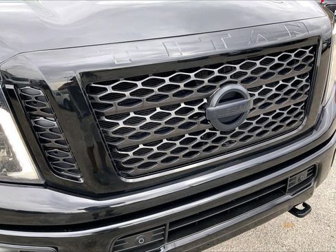 Used 2019 Nissan Titan SV w/ SV Convenience Package image 28