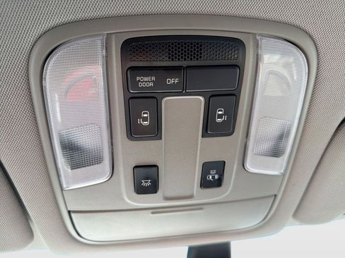 Used 2018 Kia Sedona LX w/ LX Essentials Premium Package image 24