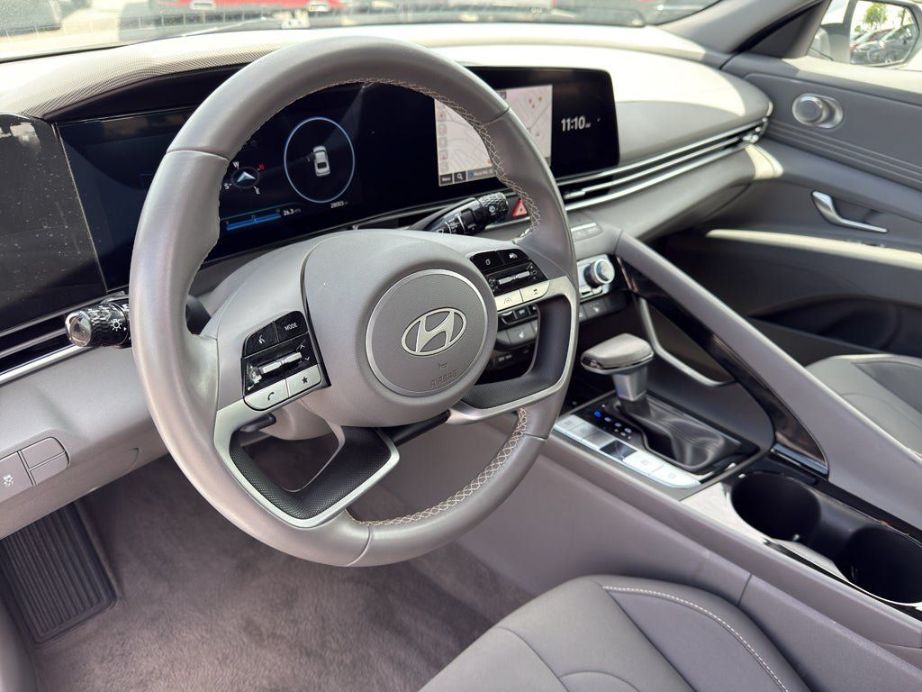 Used 2025 Hyundai Elantra SEL FWD image 30