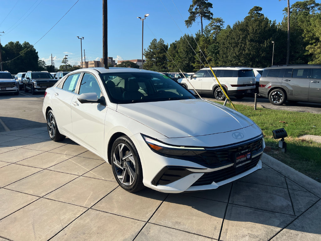 Used 2024 Hyundai Elantra Limited FWD image 3