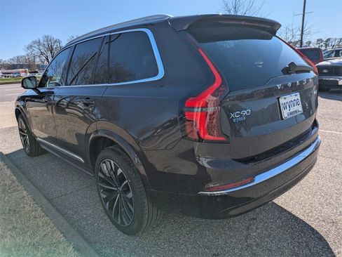 New 2025 Volvo XC90 B6 Core w/ Climate Package image 6