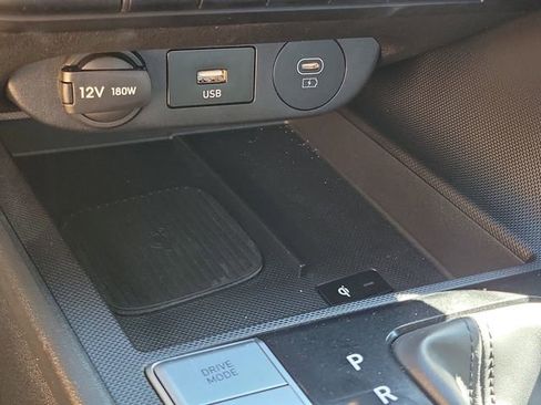 Used 2025 Hyundai Elantra SEL image 12