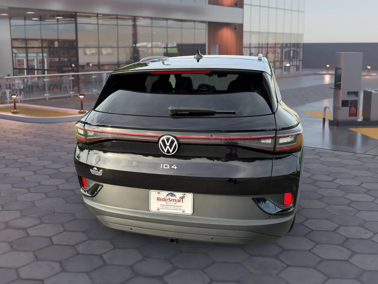 Used 2023 Volkswagen ID.4 Pro AWD/4WD image 9