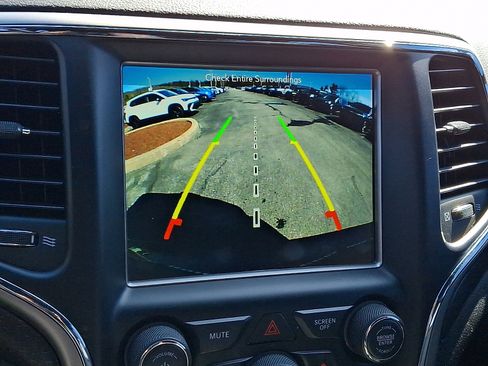 Certified 2018 Jeep Grand Cherokee Altitude image 18