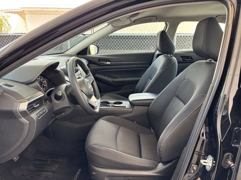 Used 2025 Nissan Altima 2.5 SV FWD image 27
