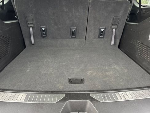 Used 2025 Chevrolet Suburban Z71 image 15