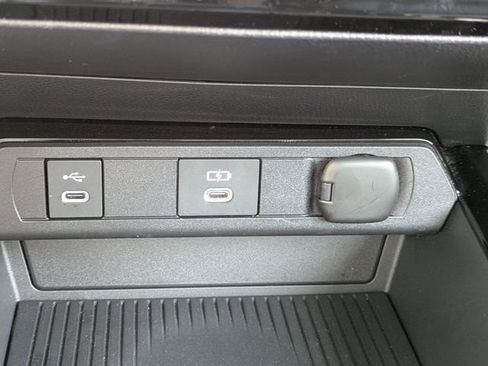 Used 2025 Toyota Prius LE FWD image 20