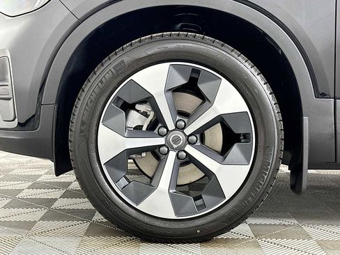 Used 2025 Volvo XC40 B5 Core w/ Climate Package image 30