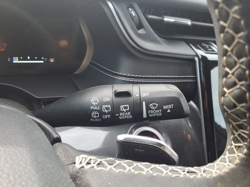 Used 2023 Jeep Grand Cherokee L Laredo image 25