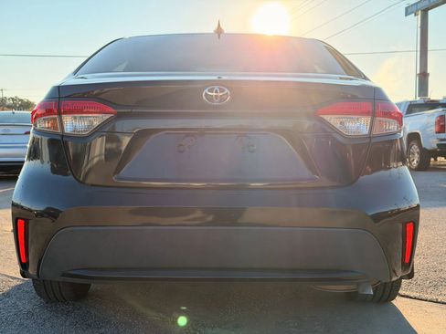 Used 2020 Toyota Corolla LE image 4