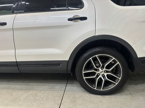 Used 2019 Ford Explorer Sport w/ Equipment Group 401A AWD/4WD image 8