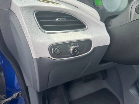 Used 2017 Chevrolet Bolt Premier w/ Driver Confidence II Package FWD image 4