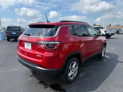 Used 2023 Jeep Compass Latitude AWD/4WD image 7