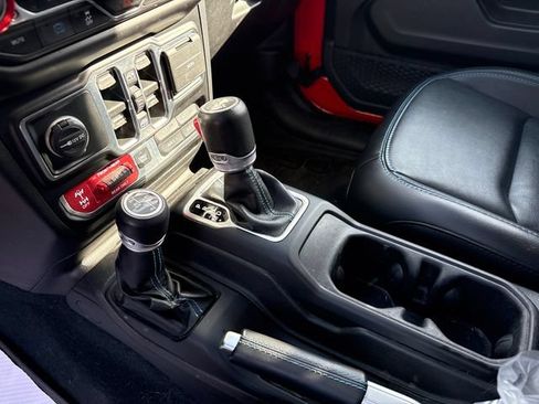 Used 2022 Jeep Wrangler Unlimited Rubicon 4xe AWD/4WD image 21