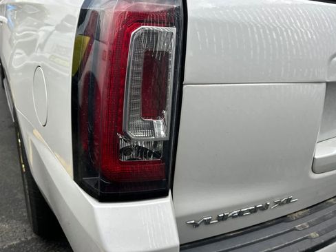 Used 2018 GMC Yukon XL SLT w/ Premium Edition AWD/4WD image 7