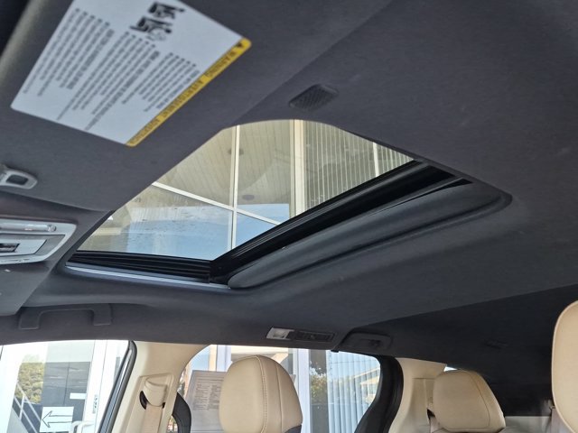 Used 2022 Toyota Sienna XLE w/ XLE Plus Package FWD image 19