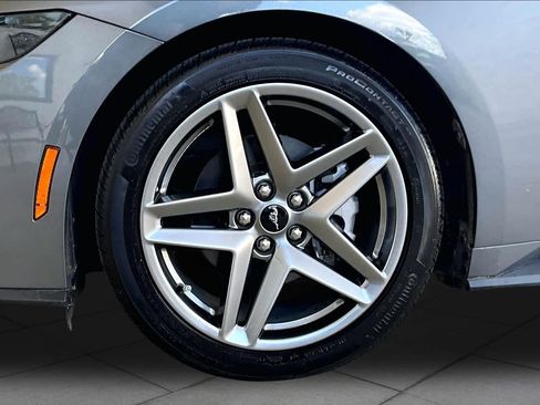Used 2025 Ford Mustang Coupe RWD image 9