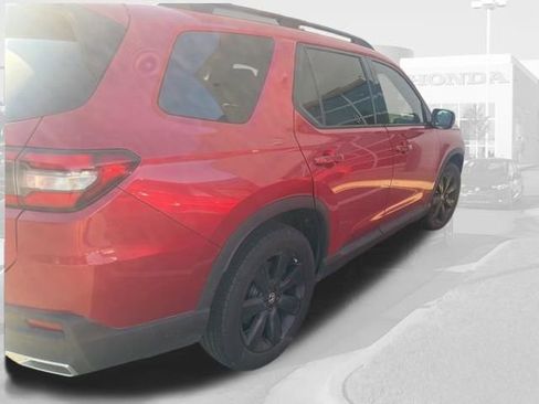 Used 2025 Honda Pilot Black Edition image 5
