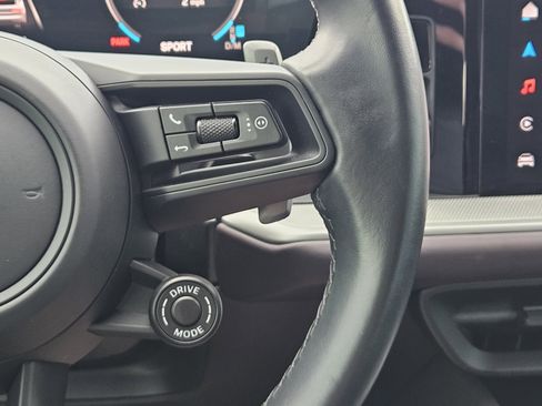 Certified 2024 Porsche Cayenne Coupe image 27