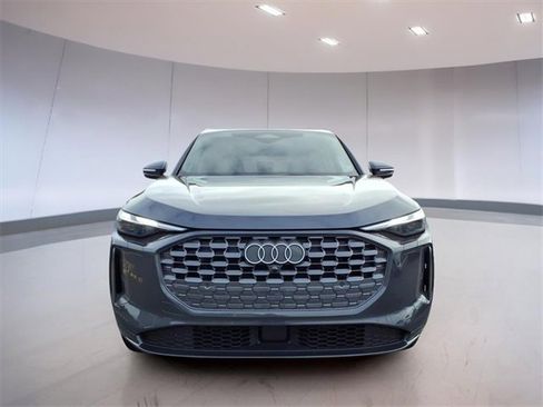 Used 2025 Audi Q5 Premium w/ Convenience Package image 2