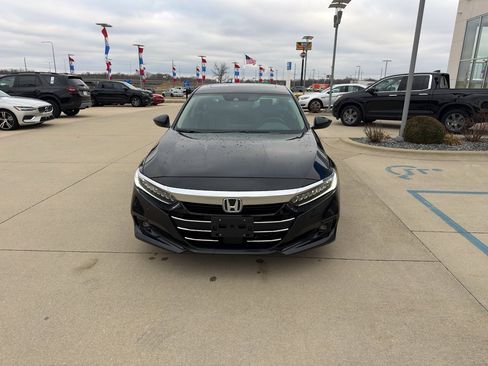 Used 2021 Honda Accord Touring image 2