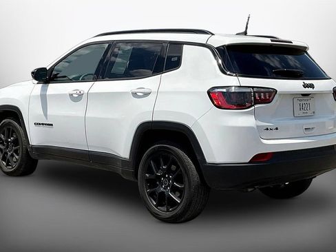 Used 2025 Jeep Compass Latitude w/ Convenience Group AWD/4WD image 4