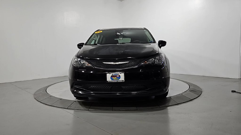 Used 2024 Chrysler Voyager LX FWD image 9