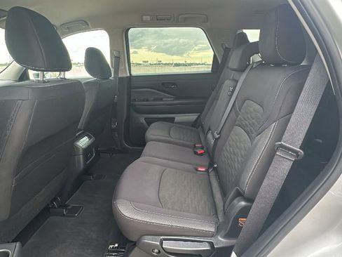 Used 2025 Nissan Pathfinder SV FWD image 31