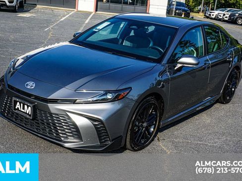 Used 2025 Toyota Camry SE image 15