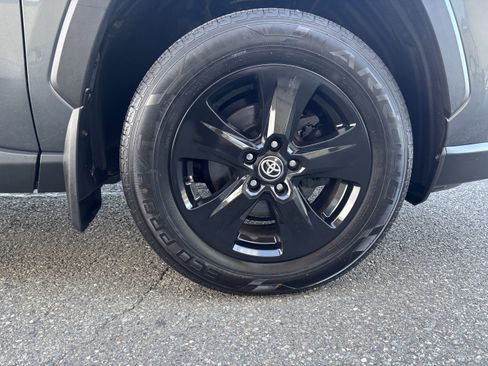 Used 2021 Toyota RAV4 XLE image 5