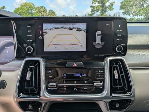 Certified 2023 Kia Sorento SX FWD image 24