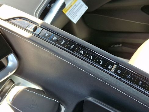 Used 2024 Chevrolet Corvette Stingray Preferred Cpe w/ 2LT RWD image 19