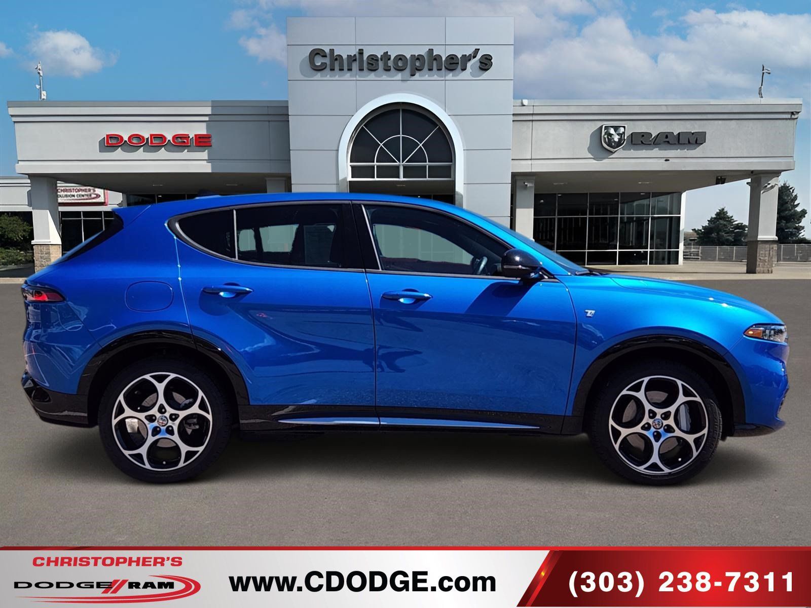 Used 2024 Alfa Romeo Tonale Ti w/ Premium Interior Package AWD/4WD image 2