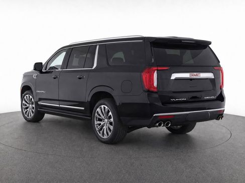 Used 2022 GMC Yukon XL Denali w/ Denali Premium Package AWD/4WD image 4