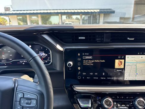 Used 2025 GMC Sierra 1500 AT4 AWD/4WD image 17
