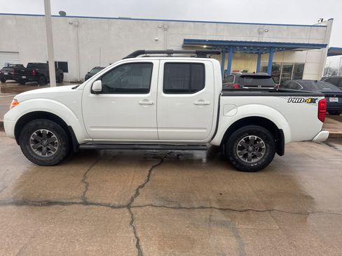 Used 2015 Nissan Frontier PRO-4X w/ Pro-4x Luxury Package AWD/4WD image 2