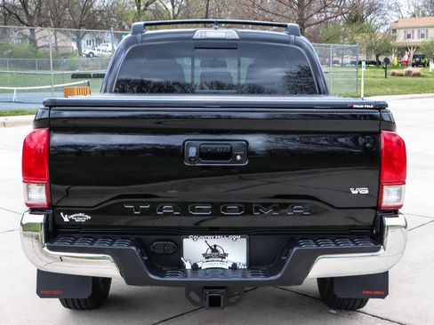 Used 2017 Toyota Tacoma TRD Off-Road w/ Tow Package (A/T) image 19