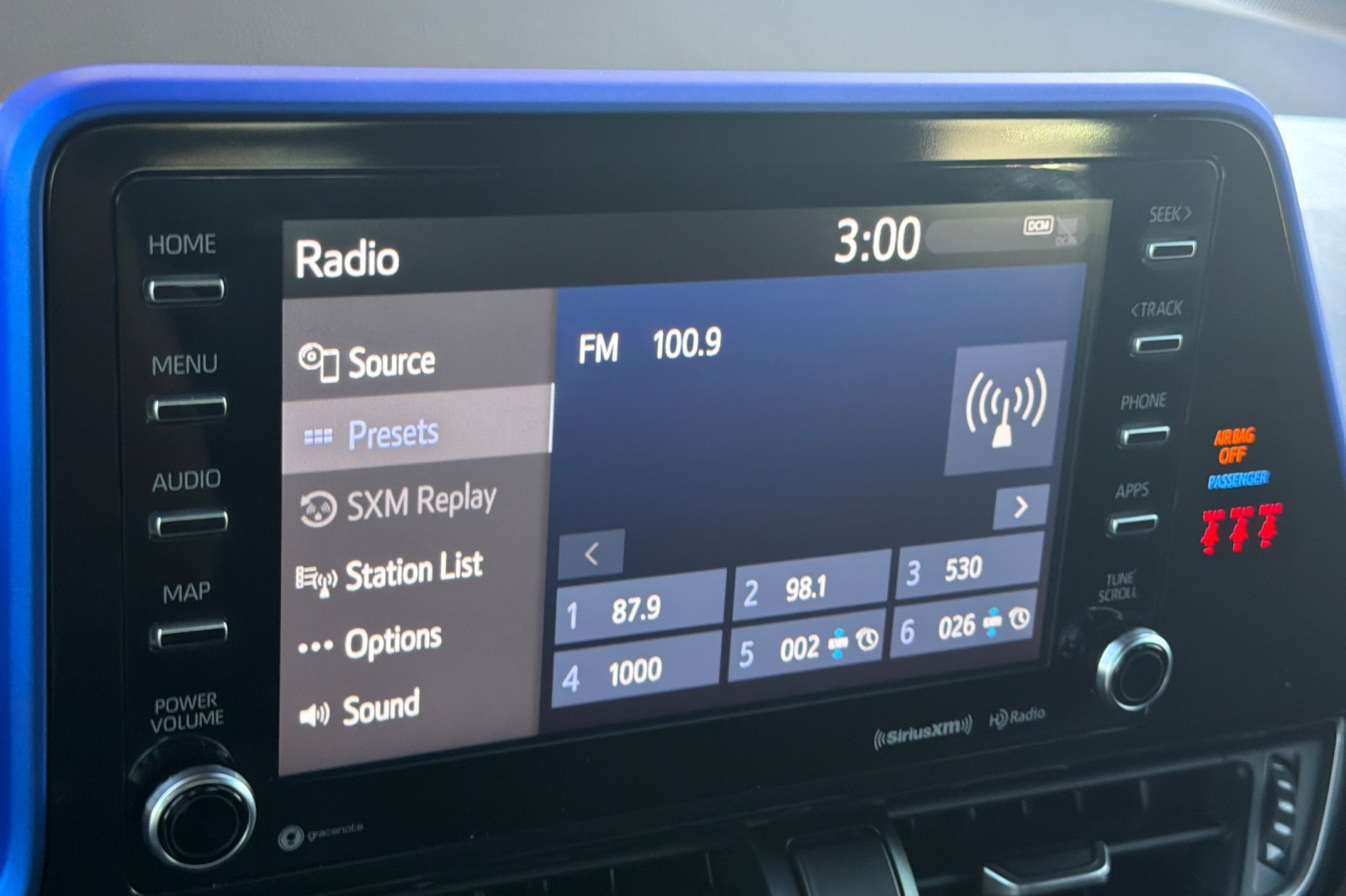 Used 2020 Toyota C-HR XLE FWD image 23
