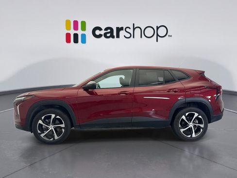 Used 2024 Chevrolet Trax RS FWD image 2