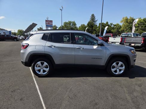 Used 2018 Jeep Compass Latitude w/ Popular Equipment Group AWD/4WD image 4