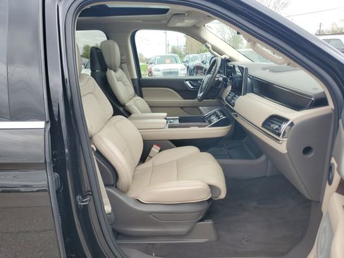 Certified 2023 Lincoln Navigator Reserve AWD/4WD image 9