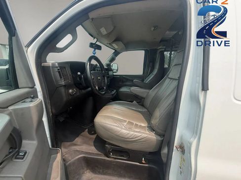 Used 2017 Chevrolet Express 2500 RWD image 18