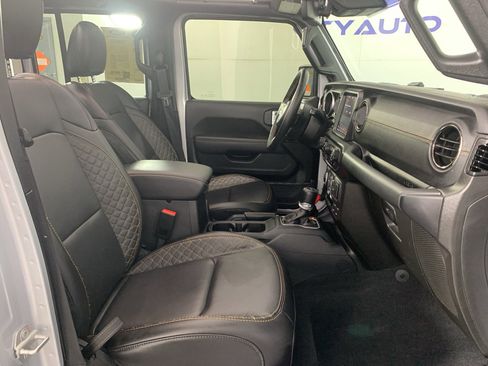 Used 2023 Jeep Wrangler Unlimited Sahara AWD/4WD image 40