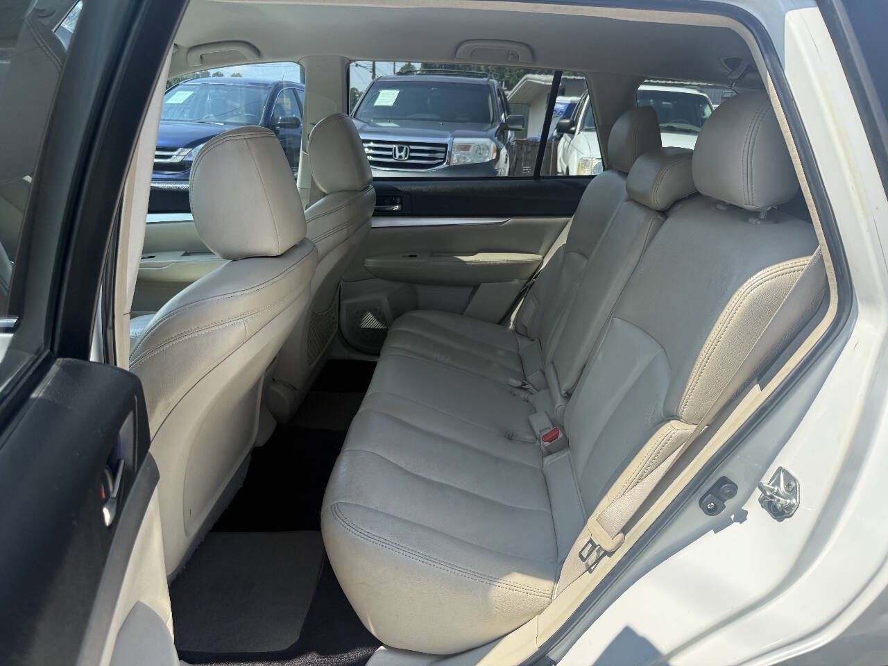 Used 2010 Subaru Outback 2.5i Premium w/ Popular Equipment Group 1A AWD/4WD image 11
